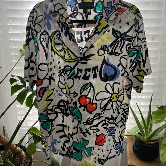 Fun funky grafitti print shirt, no boundaries size medium - Picture 2 of 5